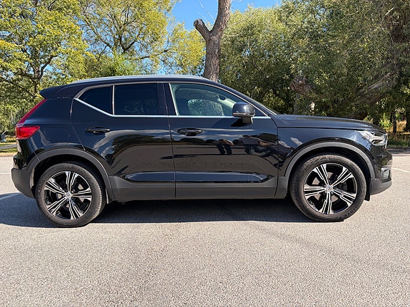 Volvo XC40 5 of 27
