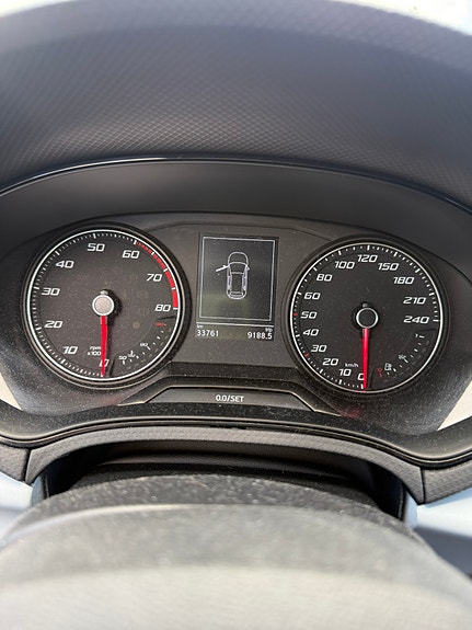 Seat Arona 3 of 13