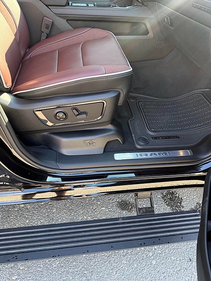 Dodge RAM 1500 7 of 9