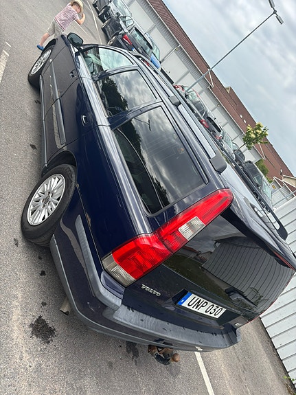 Volvo V70 3 of 12