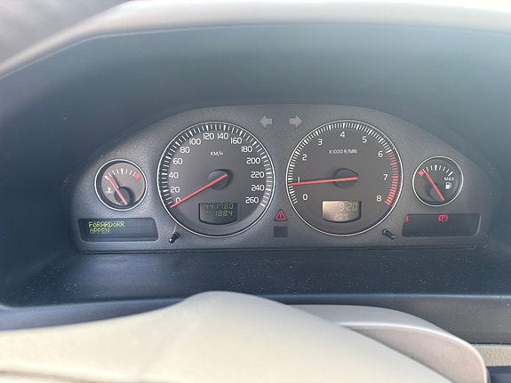 Volvo V70 12 of 12