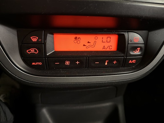 Citroën c3 1.6 HDi FAP 26 of 27