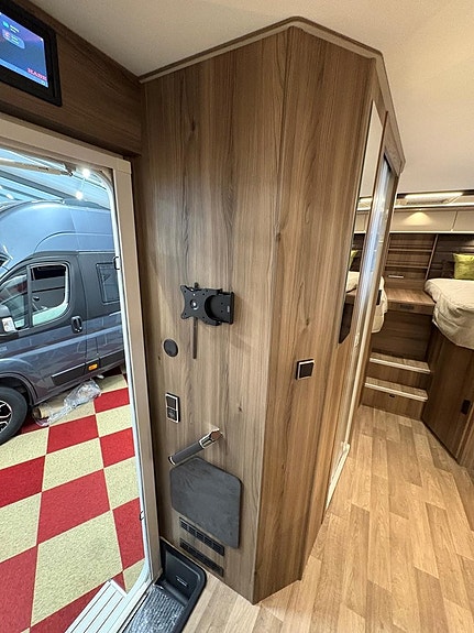 Kabe TRAVEL MASTER NOVUM NR750 Traq LGB Bakhjulsdriven 14 of 25