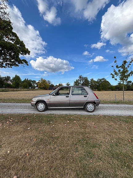 Renault 5 3 of 5