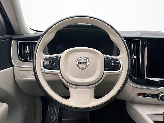 Volvo XC60 11 of 30