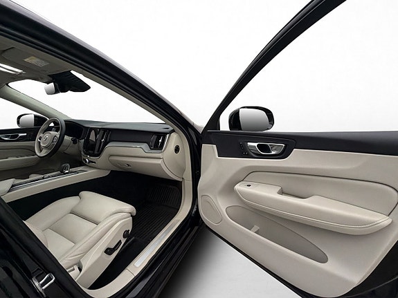 Volvo XC60 13 of 30