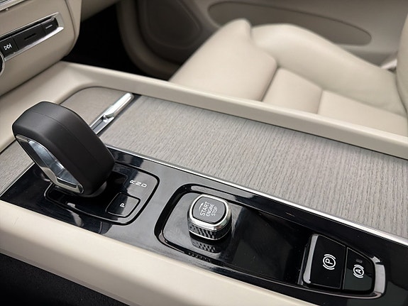 Volvo XC60 27 of 30