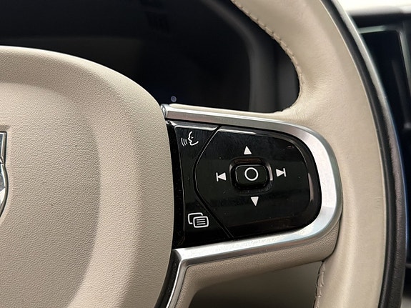 Volvo XC60 18 of 30