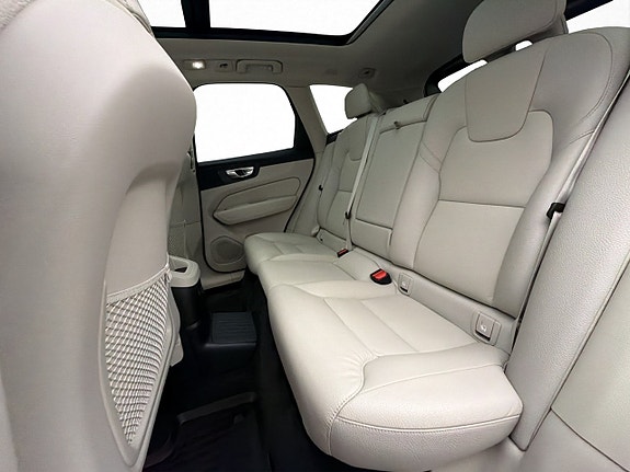 Volvo XC60 14 of 30