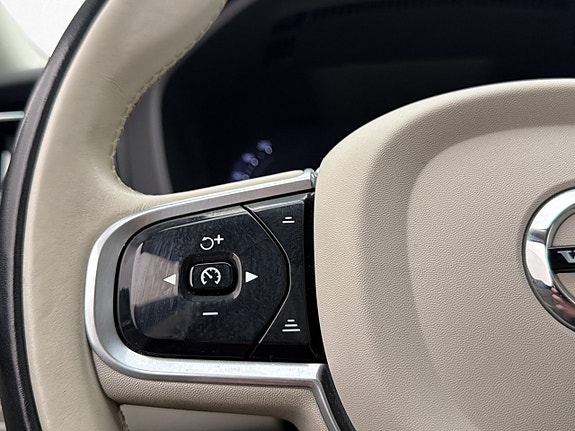 Volvo XC60 17 of 30