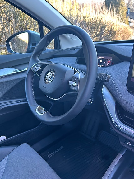 Skoda Enyaq 4 of 9
