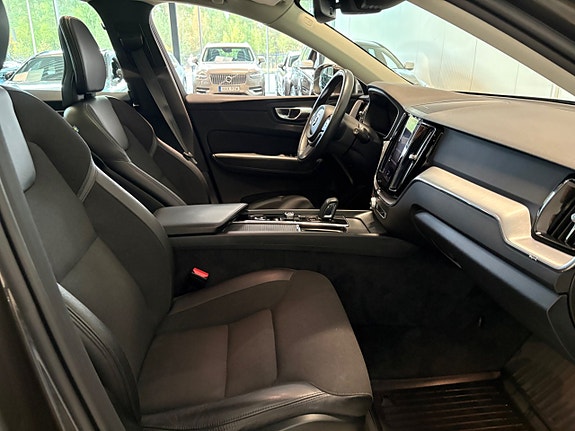 Volvo XC60 12 of 26