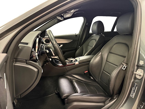 Mercedes-Benz C300 8 of 16
