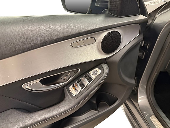 Mercedes-Benz C300 9 of 16