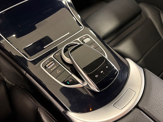 Mercedes-Benz C300 13 of 16