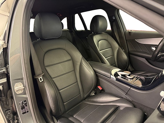 Mercedes-Benz C300 11 of 16