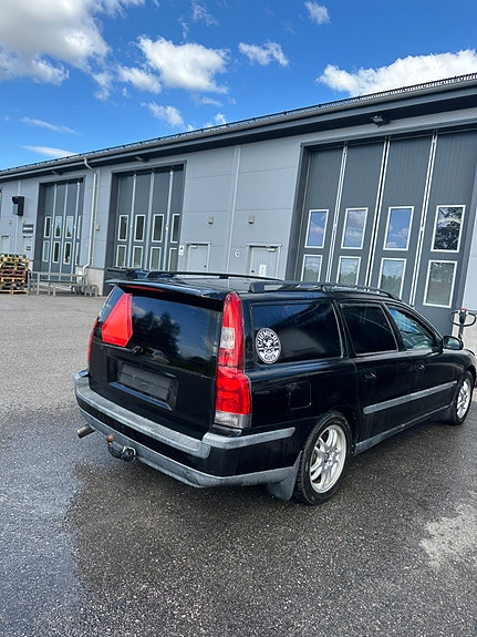 Volvo V70 3 of 9