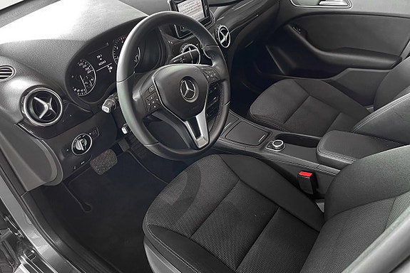 Mercedes-Benz B180 3 of 17