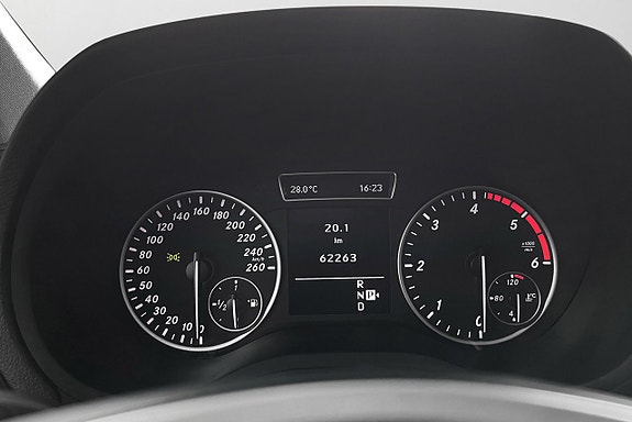 Mercedes-Benz B180 7 of 17