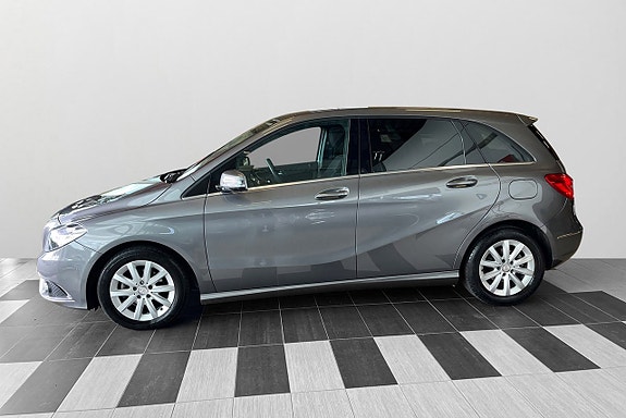 Mercedes-Benz B180 4 of 17