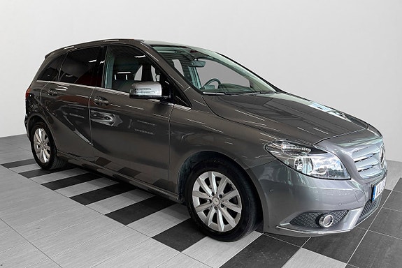 Mercedes-Benz B180 2 of 17