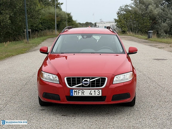 Volvo V70 2 of 18