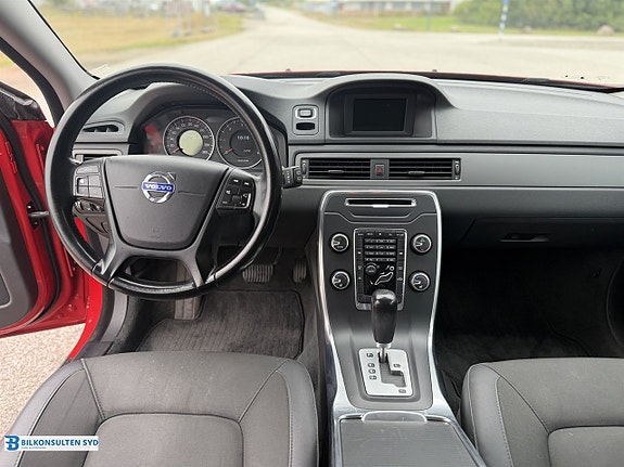 Volvo V70 8 of 18