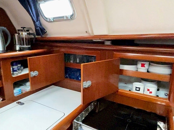 Beneteau Oceanis 331 Clipper 2-kabin 21 of 30