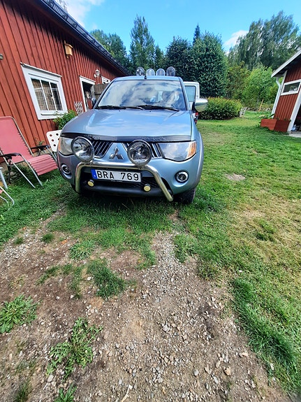 Mitsubishi L200 Club Cab 4 of 10