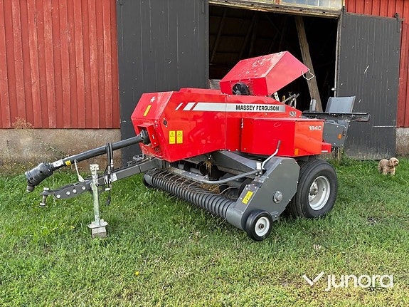 Fyrkantsbalpress Massey Ferguson MF 1840