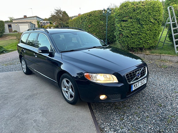 Volvo V70 2 of 22