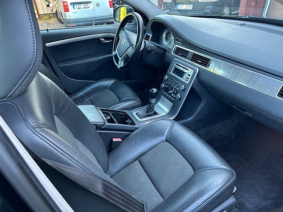 Volvo V70 7 of 22