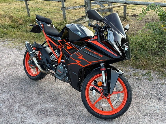KTM RC 125 2 of 15