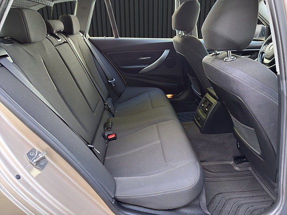 BMW 320d 13 of 24