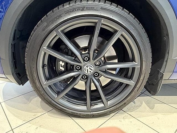 Volkswagen T-Roc 7 of 12
