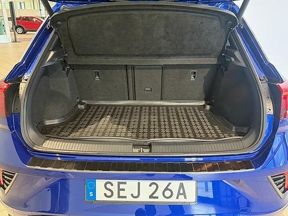 Volkswagen T-Roc 11 of 12