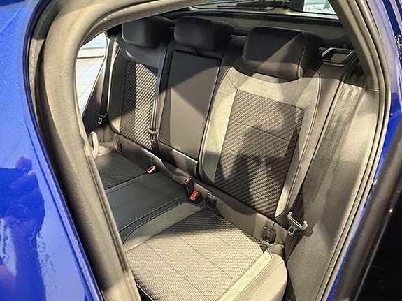 Volkswagen T-Roc 4 of 12