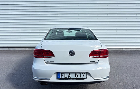 Volkswagen Passat 3 of 13
