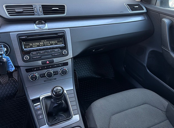 Volkswagen Passat 12 of 13