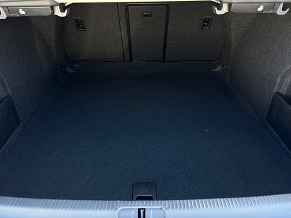 Volkswagen Passat 11 of 13