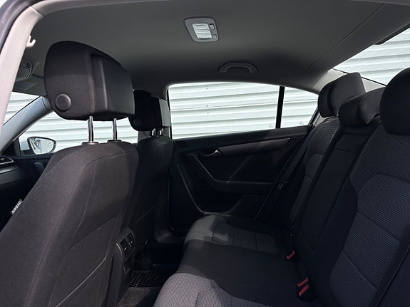 Volkswagen Passat 10 of 13