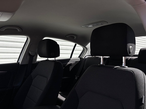 Volkswagen Passat 5 of 13