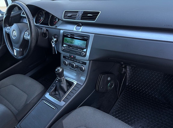 Volkswagen Passat 9 of 13