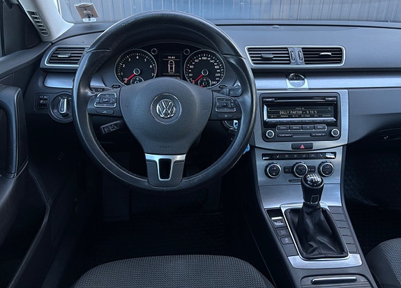 Volkswagen Passat 8 of 13