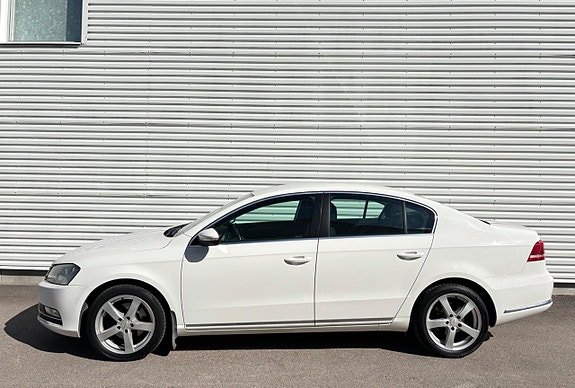 Volkswagen Passat 2 of 13