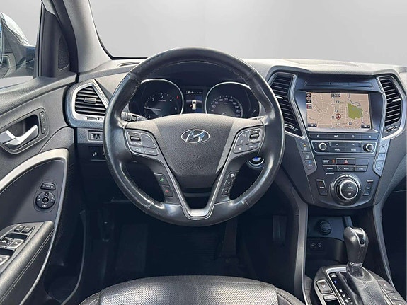 Hyundai Grand Santa Fe 10 of 25