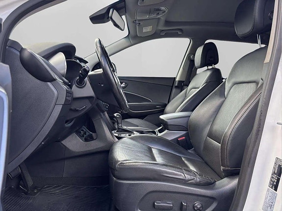 Hyundai Grand Santa Fe 8 of 25