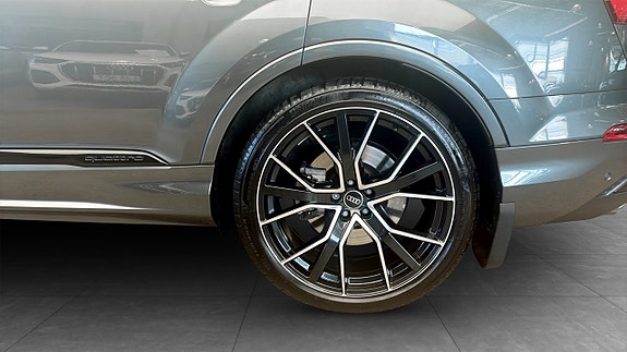 Audi Q7 6 of 13
