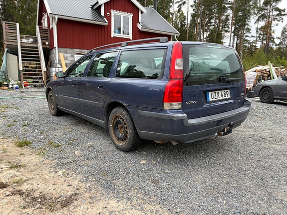 Volvo V70 3 of 6