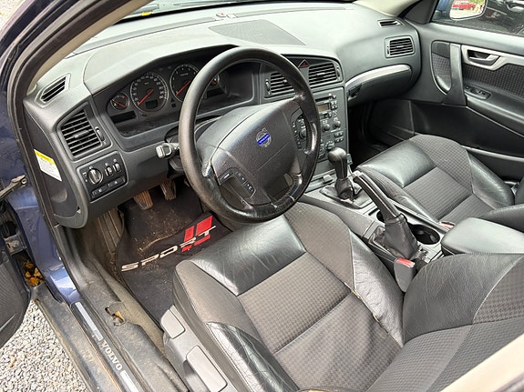 Volvo V70 5 of 6